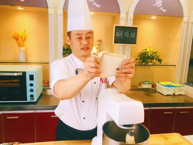 年轻人最爱的网红店爆款,酥到掉渣的“蝴蝶酥”(图6) 年轻人最爱的网红店爆款,酥到掉渣的“蝴蝶酥”