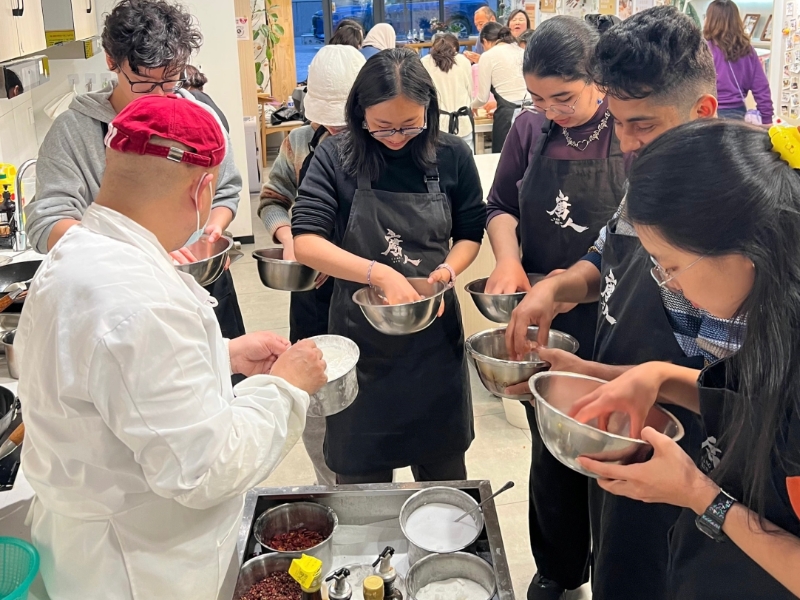 纽约大学阿布扎比分校交换生体验做中餐