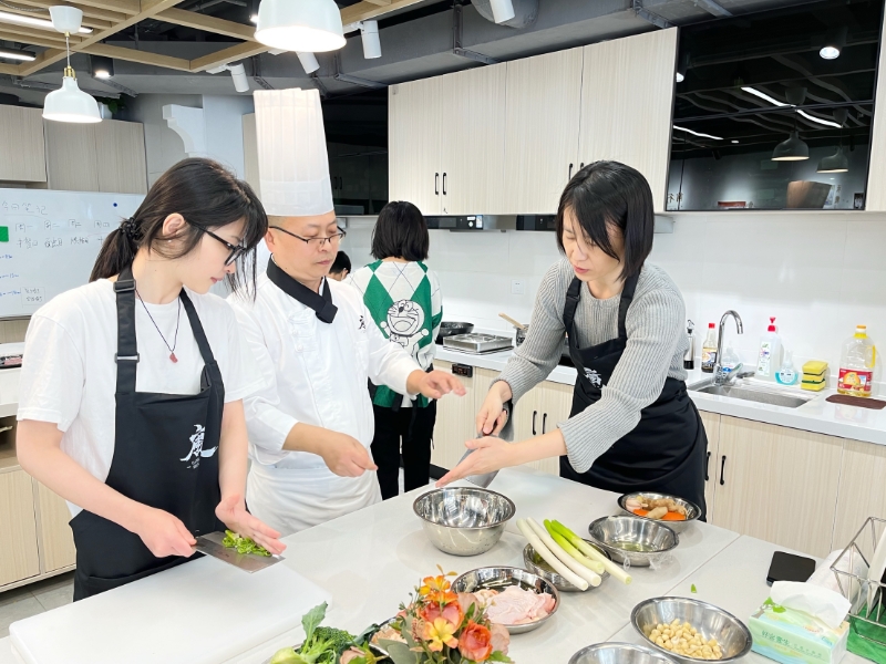 家庭厨艺班 - 学习制作宫保鸡丁